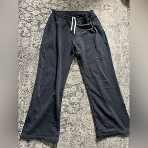 EUC vuori fleece bootcut sweatpants with side slit detail